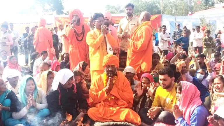 धामपुर में किया गया विशाल यज्ञ का आयोजन