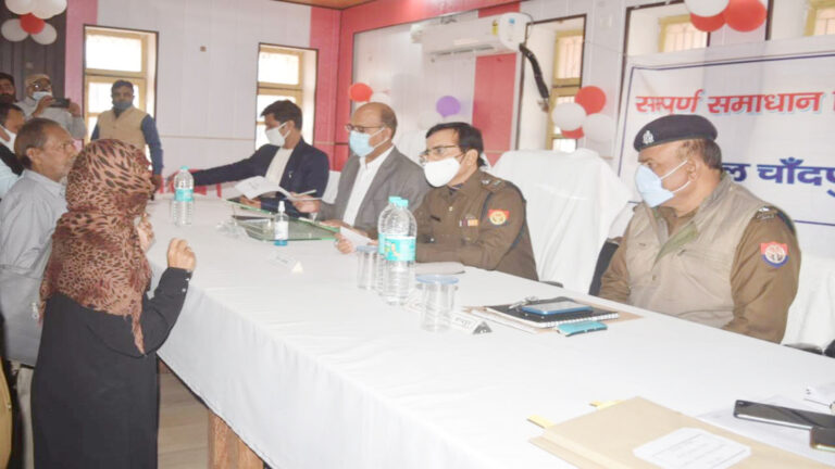 समाधान दिवस में सुनी गई फरियादियों की समस्यायें