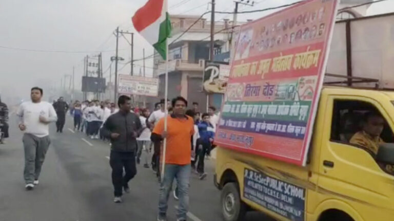 अमृत महोत्सव के तहत तिरंगा दौड़ का आयोजन