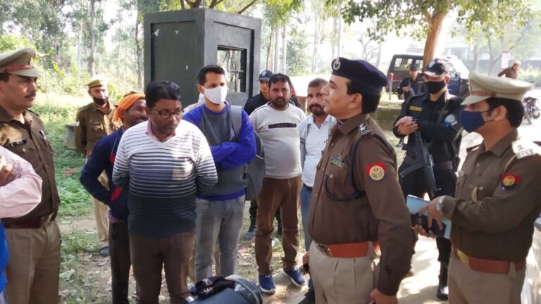 मंदिर के पुजारी का शव मिलने से हड़कम्प