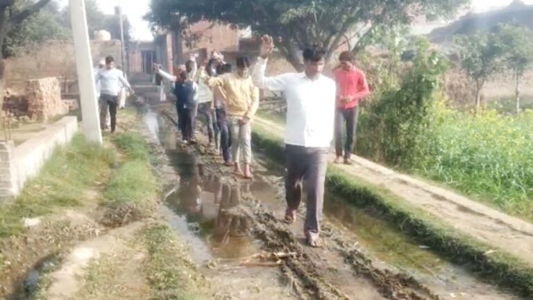 कूड़े के ढेर दे रहे बीमारियों को दावत