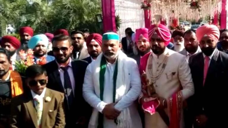 शादी समारोह में पहुंचे भाकियू नेता राकेश टिकैत