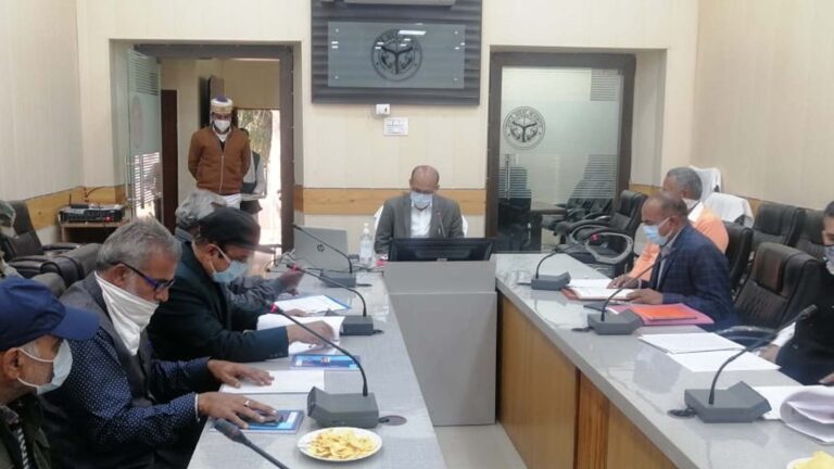 जिलाधिकारी ने मिल अधिकारियों को दिये निर्देश
