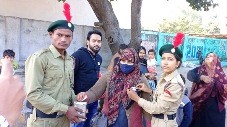 सशस्त्र सैनिक झंडा दिवस पर एन.सी.सी. द्वारा लगाया गया कैंप