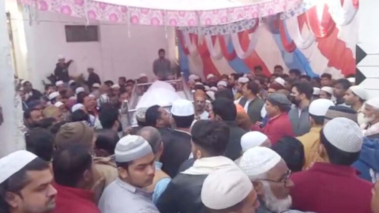 शेख खलीलुर्रहमान के जनाज़े में उमड़ी भीड़
