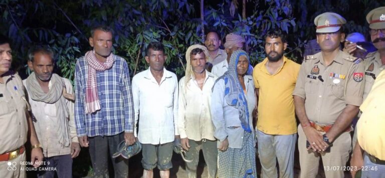 पुलिस ने नदी में फंसे 9 व्यक्ति एवं 6 पशुओं को रेस्क्यू कर निकाला बाहर #bijnor_news