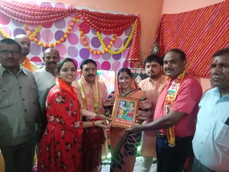 सामूहिक हनुमान चालीसा पाठ एवं भजन चरण कार्यक्रम का किया गया शुभारंभ