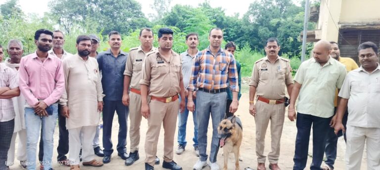 जलीलपुर में डॉग स्क्वायड टीम ने दिखाया ट्रायल
