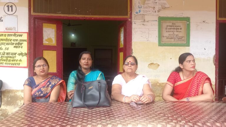 नगीना के दयानन्द वैदिक कन्या इण्टर कॉलेज में स्वतनत्रा दिवस का किया गया आयोजना