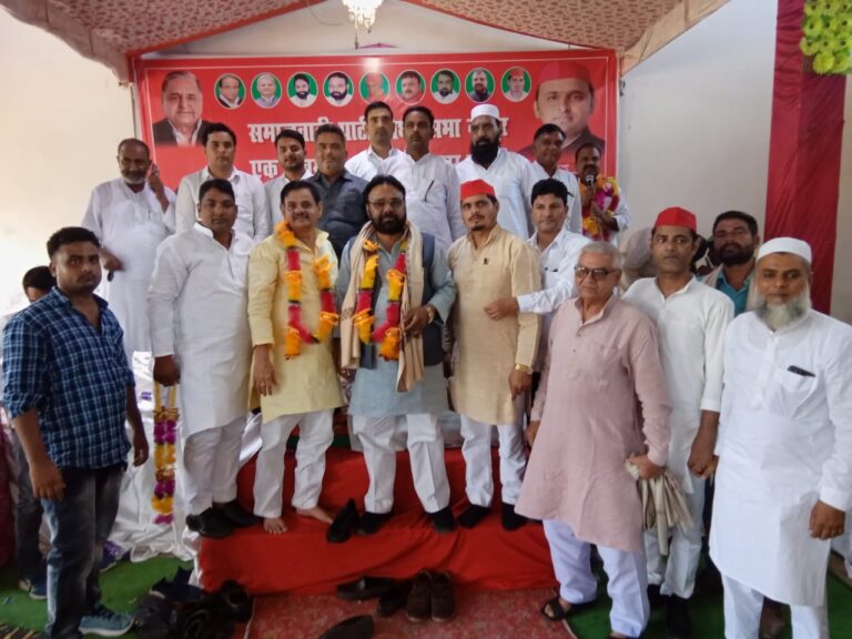 नगीना विधायक मनोज पारस पहुंचे राजा का ताजपुर