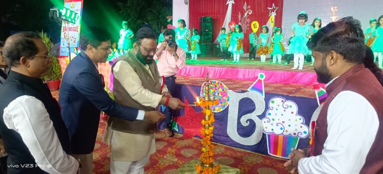 वार्षिक उत्सव कार्यक्रम में मुख्य अथिति के रूप में पहुंचे पूर्व मंत्री विधायक नगीना मनोज पारस