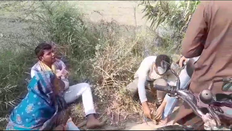 शराबी युवक ने बाइक में मारी टक्कर…. हादसे में तीन लोग हुए घायल